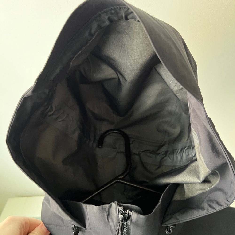 Arc'teryx Beta AR Black Raincoat - Picture 11 of 16